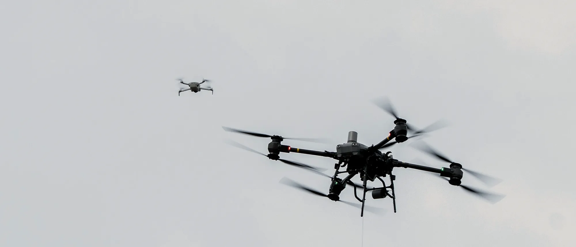 Drone Swarm: trajectory tracking and formation control.